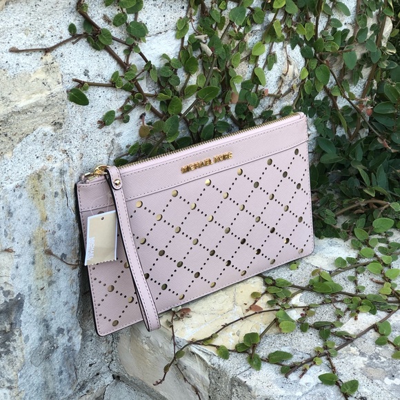 NWT Michael Kors XL Zip perforated Clutch pink - Picture 2 of 7